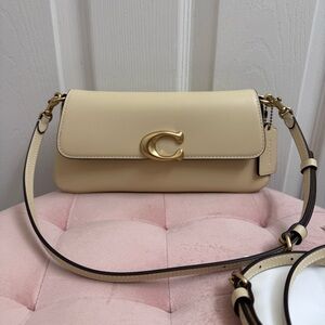 Coach Jet Bag in Moonlight Yellow